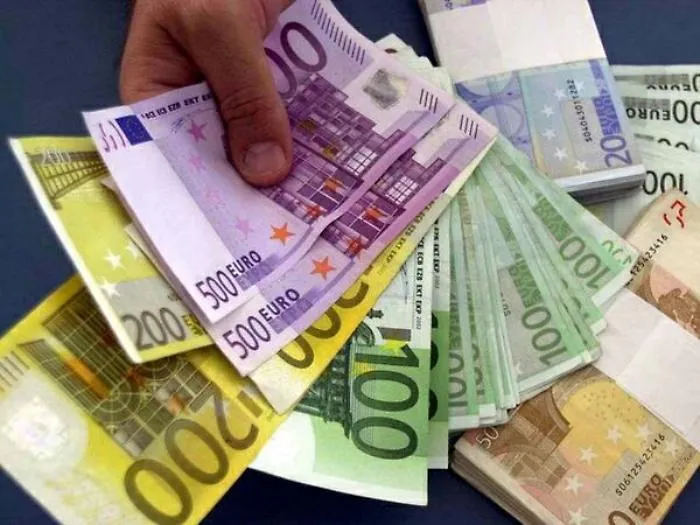 &laquo;Penso io ai vostri soldi&raquo;, ma risparmiatori banca non li hanno pi&ugrave; rivisti: ex promoter condannato