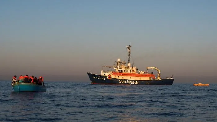 Migranti, la SeaWatch a sud di Lampedusa: &laquo;Ci serve un porto sicuro&raquo;