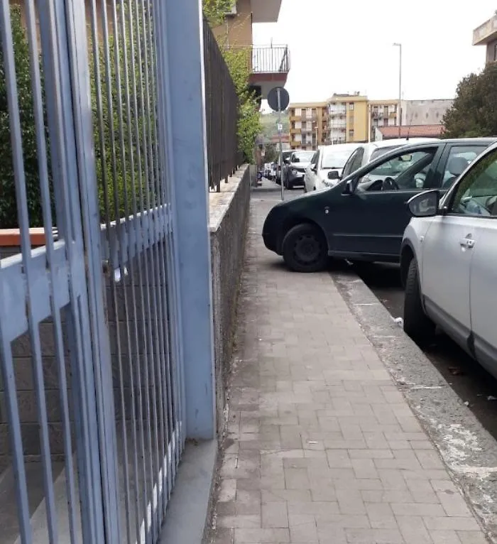 Catania, il solito automobilista furbo...