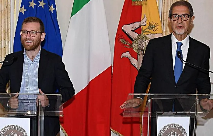 Il &ldquo;salva Sicilia&rdquo;, il rosso, il nero e l'orizzonte delle Regionali 2022