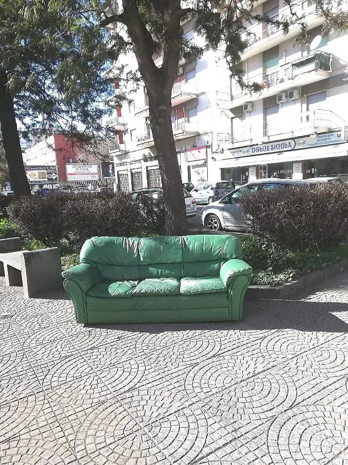 "Arredo urbano". Largo Carmelo Mendola, Catania