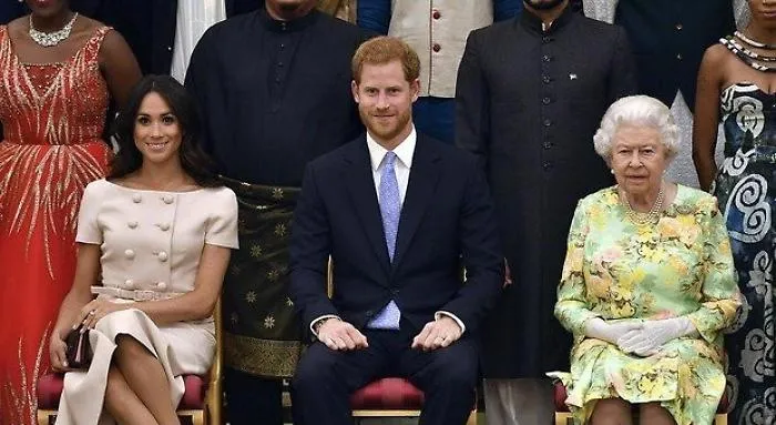 La Regina Elisabetta priva Harry e Meghan di titoli e incarichi
