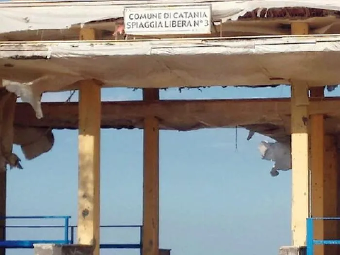 Catania e le tre spiagge libere: l&rsquo;obiettivo &egrave; cemento zero
