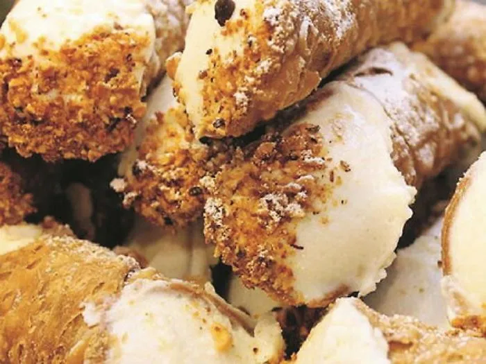 Se il cannolo diventa un &ldquo;topos&rdquo; letterario