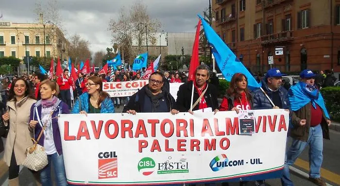 E' braccio di ferro tra Almaviva Contact e sindacati per cessione ramo d'azienda