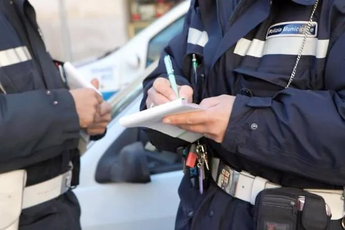 Un ferito grave in tamponamento a catena lungo Statale 121