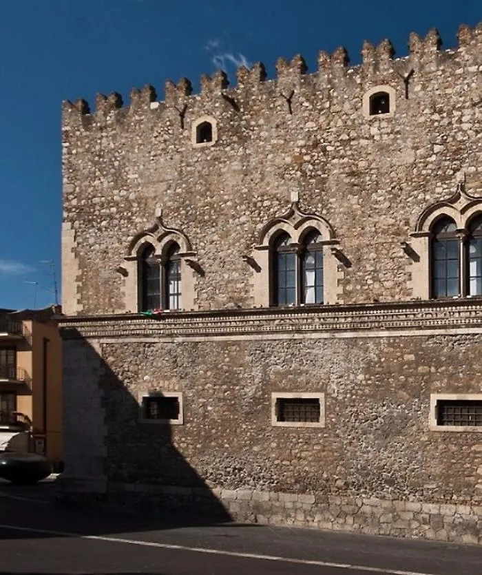 Il pasticcio di Palazzo Corvaja a Taormina, rinviata la mostra su Van Gogh