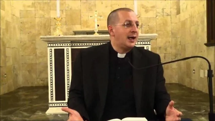 Palermo, scomunicato don Minutella, il prete anti Bergoglio