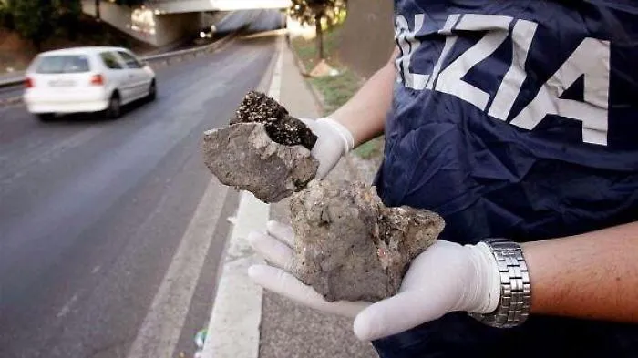 La Polstrada ai ragazzi: &laquo;Lanciare sassi sulle auto per noia pu&ograve; pregiudicare il futuro&raquo;