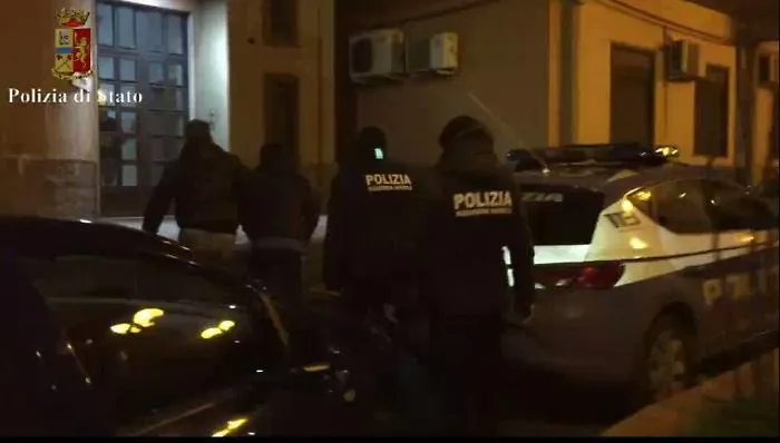 Adrano, il blitz della Polizia azzerato il clan mafioso dei Santangelo, 