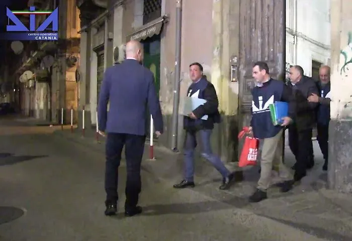 Catania, appalto dei rifiuti per gli &laquo;amici&raquo;, patteggiano Fazio e Deodati