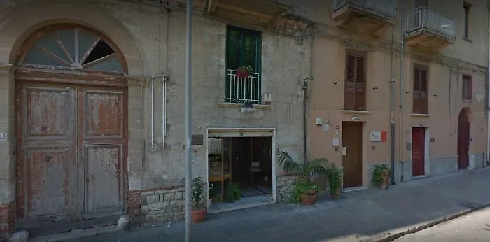 Trapani, gioielliere reagisce a tentativo di rapina e mette in fuga banditi