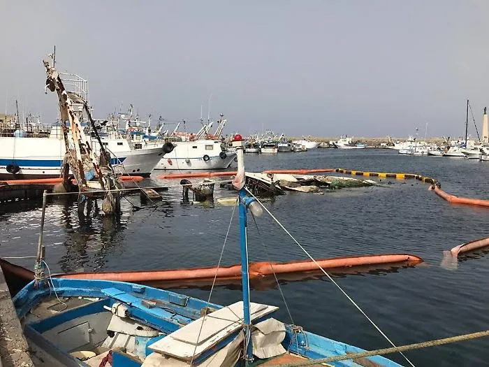 Palermo, al via il recupero del peschereccio della mafia