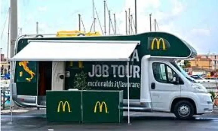 McDonald&rsquo;s  cerca personaledomani selezione a Catania