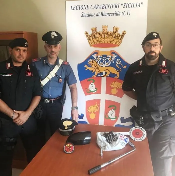 Biancavilla, la truffa dello specchietto finisce male: arrestati