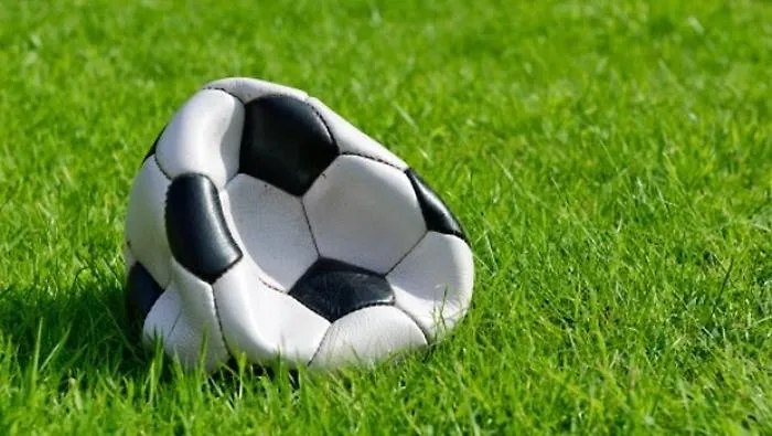 Calcio, il "suo" Milazzo segna a squadra catanese e lui irride i tifosi ospiti mostrando il "lato B": scattano Daspo e multa