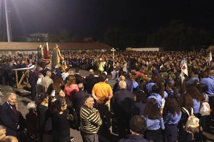 Sisma a Biancavilla, fedeli pregano e c'&egrave; chi ne approfitta per truffarli..