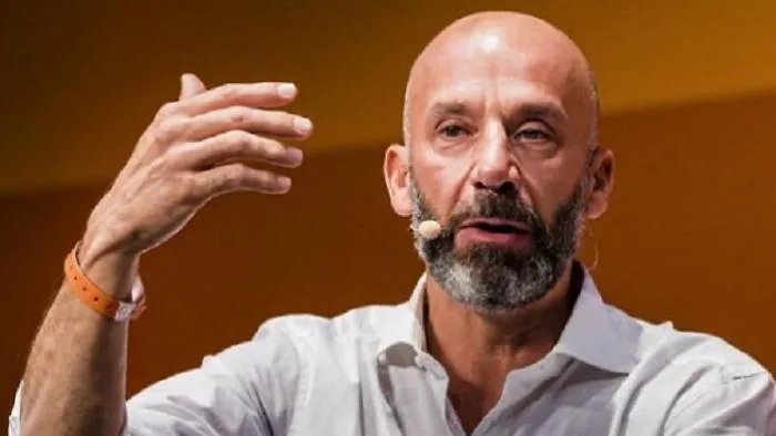 La confessione di Gianluca Vialli: &laquo;Lotto contro il cancro, non so come finir&agrave;&raquo;