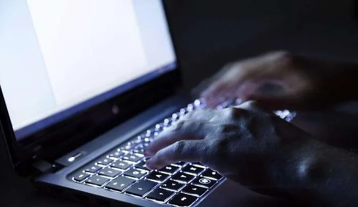 Adesca una minorenne sui social: trentenne condannato a sei anni e mezzo di carcere per pedopornografia dal tribunale di Palermo