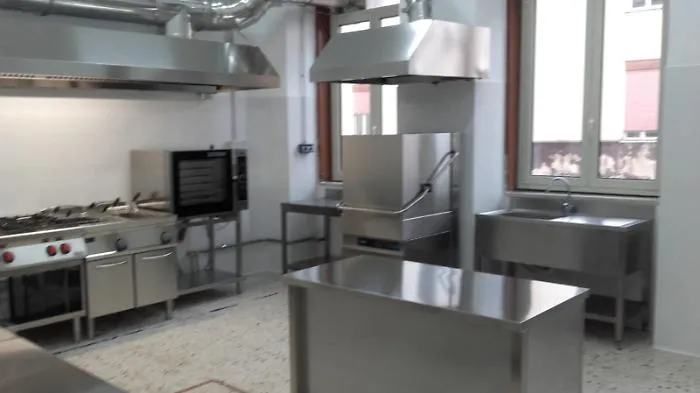 Con la riduzione dell'indennit&agrave; acquistate le cucine per la mensa scolastica