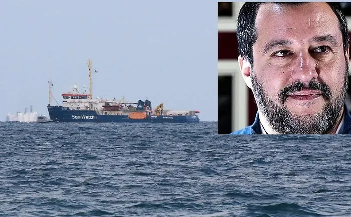 Sea Watch, Salvini: &laquo;Non si sbarca&raquo;Sindaco Siracusa e Cei: &laquo;Accogliamo&raquo;