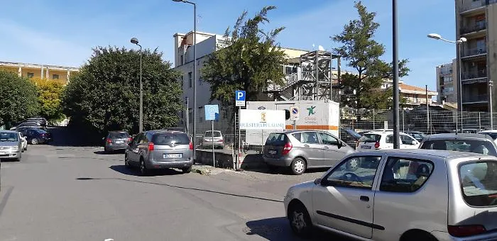 Catania, un parcheggio nell'ex ospedale Ferrarotto per evitare saccheggio materiali