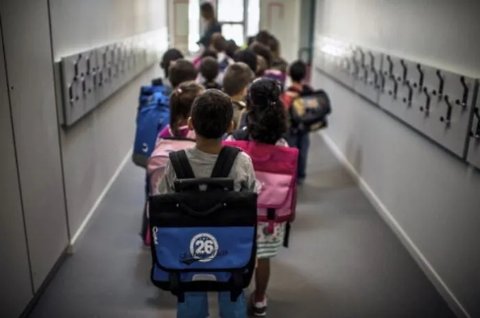 Via i libri pesanti dagli zaini, in Sicilia si andr&agrave;  a scuola col tablet (se passa la proposta M5s)