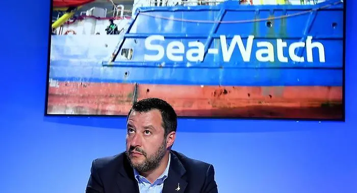 Sea Watch, nave sequestrata e comandante indagato Salvini: &laquo;Avevo ragione&raquo;