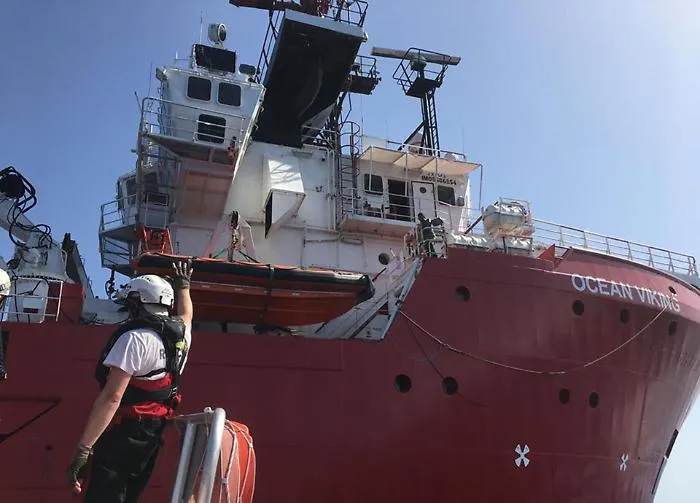 La crisi non ferma la guerra di Salvini alle Ong: &laquo;In Italia non entrano&raquo;