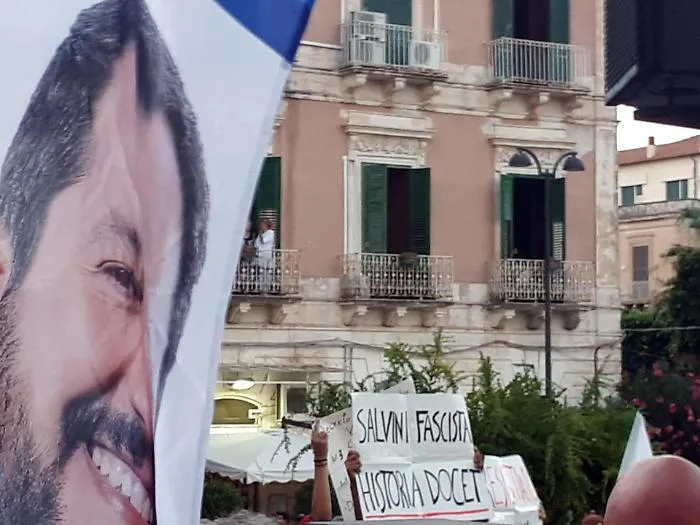 Salvini, anche a Siracusa tensione altissima tra pro e contro: e il comizio ritarda 