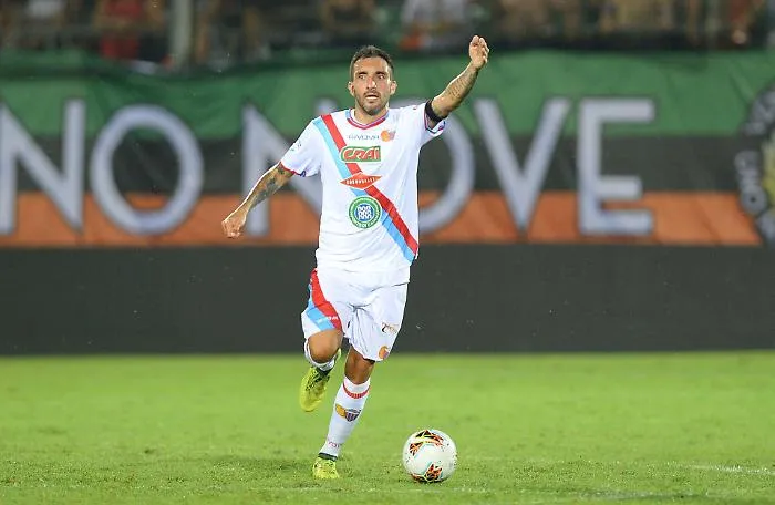 Il Catania affondato, alla Reggina basta un gol di Corazza