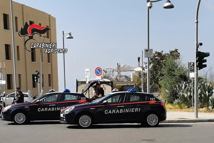 Rifiuta l'alcoltest e aggredisce i carabinieri: arrestato