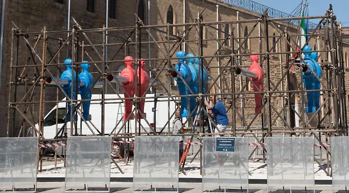 "Acqua passata", ma non troppol'arte in piazza per i morti in mare
