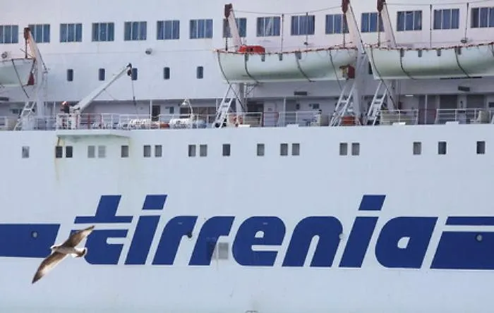 Sequestro conti, Tirrenia ferma i traghetti: &egrave; scontro Onorato-Commissari