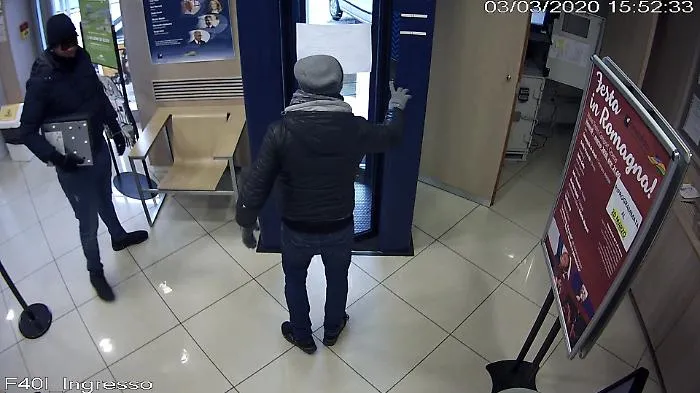 Rapina in banca a Cesena da 86 mila euro: arrestati 4 palermitani