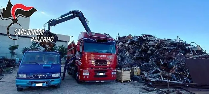 Palermo, sorpresi a rubare una tonnellata di rottami: sei arresti