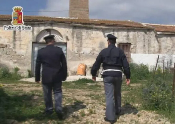 L'estorsione sulle vendite di terreni all'asta:la Squadra mobile arresta tre persone