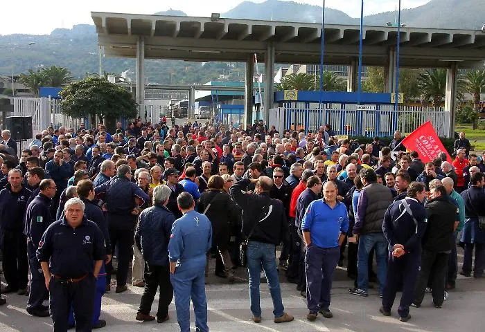 Blutec, protesta lavoratori si sposta in fabbrica