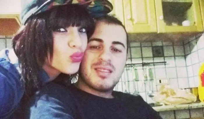&laquo;L'ex l'ha gettata a terra e cosparsa di benzina&raquo;Ma Ylenia difende il suo aggressore