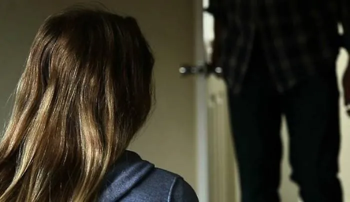 Enna, alla sbarra il padre accusato di aver fatto prostituire la figlia di 10 anni
