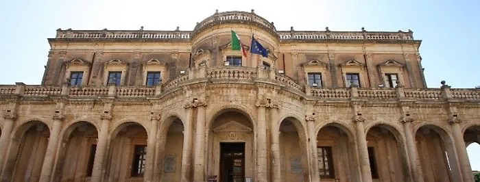Noto, due dirigenti del Comune denunciati per abuso d'ufficio