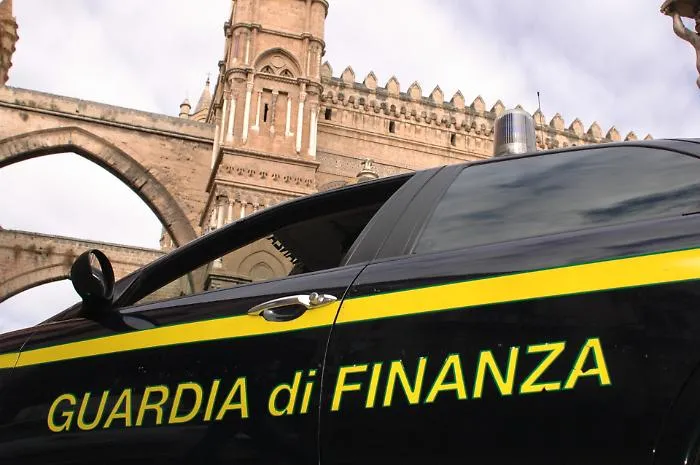Palermo, gestivano eredit&agrave; per il Tribunale ma intascavano i soldi: arrestati avvocato e prof universitario