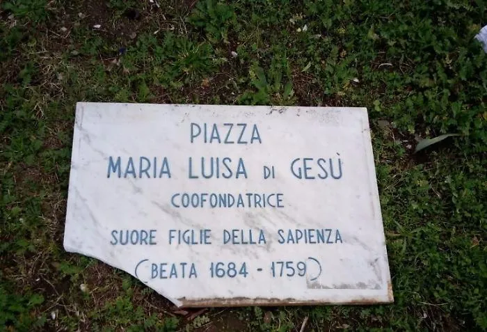 Catania, targa in marmo in piazza a Monte Po' rotta da vandali: abbandonati dalle istituzioni