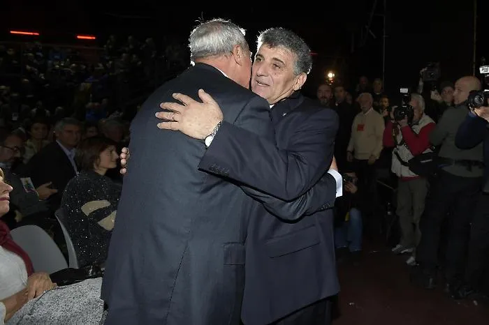 Sinistra, anche Bartolo all'incoronazione di Grasso: standing ovation per il medico di Lampedusa