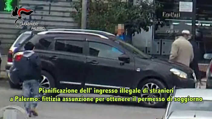 Palermo, trafficavano migranti, oro diamanti e armi con l'ok dei clan catanesi 