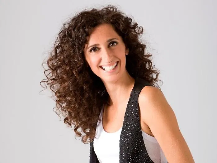 Teresa Mannino rilegge, in modo tutto suo, la  Violetta de "La Traviata"