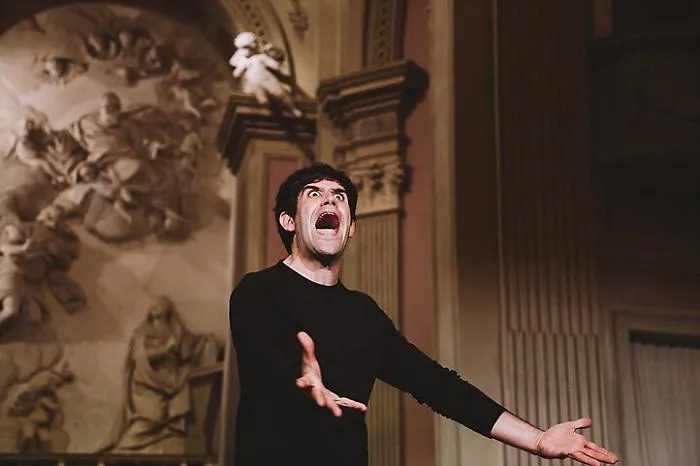 Il "Mistero Buffo" di Dario Fo in scena con l'istrionico Matthias Martelli