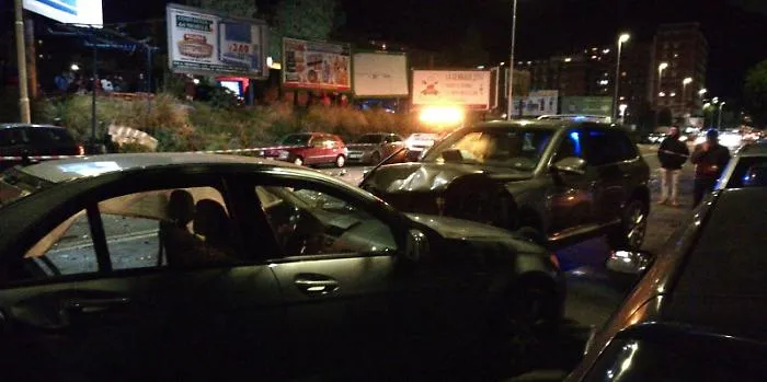 Catania, travolge pedoni e auto in viale Sanzio: almeno 4 feriti