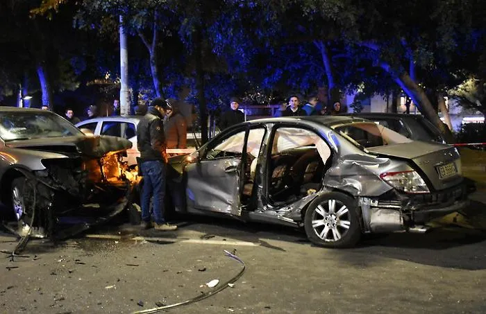 Catania, un malore e poi il maxiscontro:uno scenario da guerra in viale Sanzio