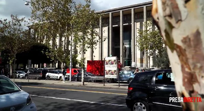 Le telecamere di "Presa diretta" nei tribunali di Catania e Palermo 